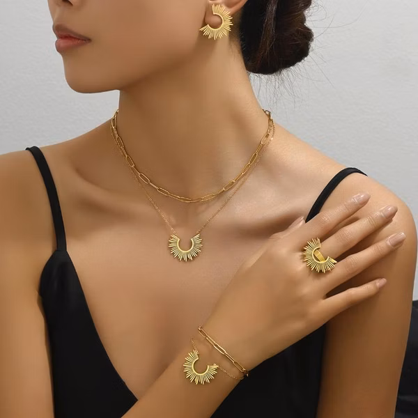 Sunburst Sunshine Pendant Necklace Sun Statement Fashion Necklace for Women Jewelry Gifts