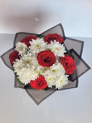 RED-WHITE BOQUET alternate view